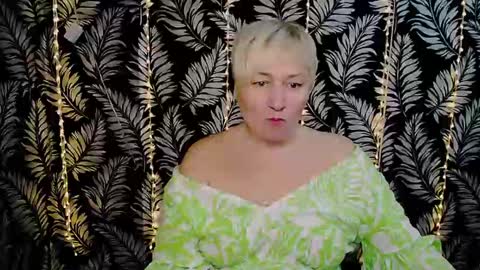 Snapshot of oliviaoskar_ chatting on February 22, 2025, 12:19 pm Kelly online show from February 22, 2025, 12:19 pm