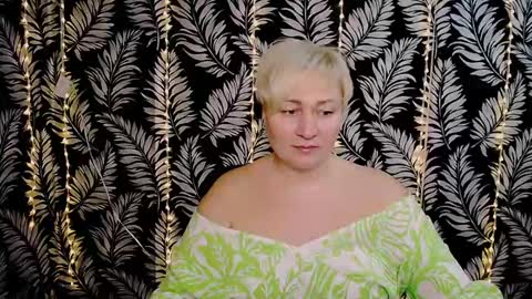 Snapshot of oliviaoskar_ chatting on March 1, 2025, 12:23 pm Kelly online show from March 1, 2025, 12:23 pm
