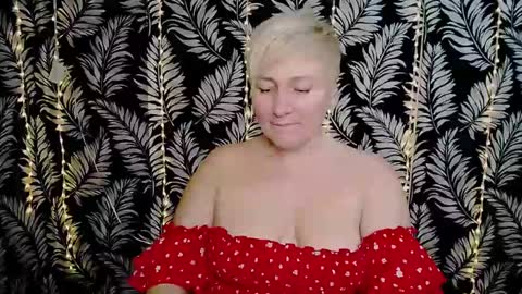 Snapshot of oliviaoskar_ chatting on March 8, 2025, 6:26 pm Kelly online show from March 8, 2025, 6:26 pm