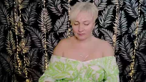 Snapshot of oliviaoskar_ chatting on March 10, 2025, 12:37 pm Kelly online show from March 10, 2025, 12:37 pm