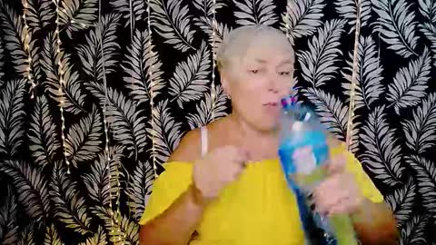 Snapshot of oliviaoskar_ chatting on October 14, 2025, 11:11 am Kelly online show from October 14, 2025, 11:11 am