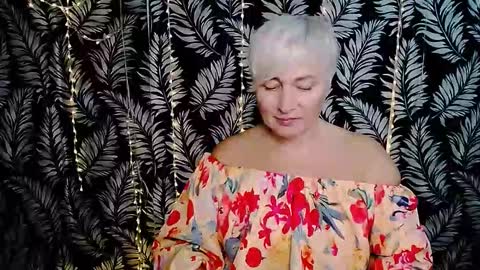 Snapshot of oliviaoskar_ chatting on November 2, 2025, 12:07 pm Kelly online show from November 2, 2025, 12:07 pm