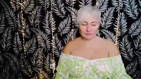 Snapshot of oliviaoskar_ chatting on November 3, 2025, 11:11 am Kelly online show from November 3, 2025, 11:11 am