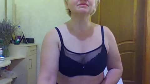 oliviaparadise online show from December 20, 2024, 9:43 am