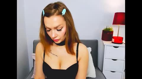 OliviaWomen online show from December 24, 2024, 6:44 am