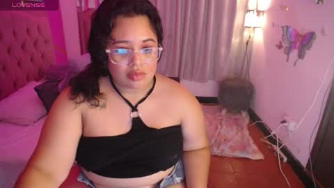 oliviia_cute online show from October 10, 2025, 4:33 am
