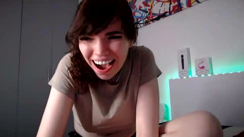 Snapshot of olivka_flower chatting on December 18, 2024, 12:21 am Angelina Lina online show from December 18, 2024, 12:21 am