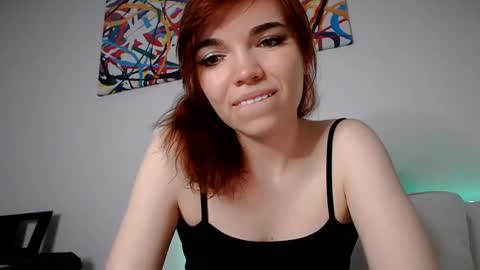 Snapshot of olivka_flower chatting on January 11, 2025, 12:33 am Angelina Lina online show from January 11, 2025, 12:33 am