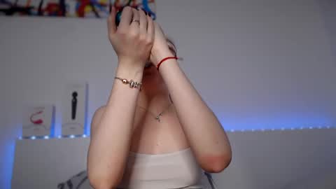 Snapshot of olivka_flower chatting on February 1, 2025, 1:34 am Angelina Lina online show from February 1, 2025, 1:34 am