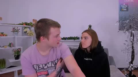 Snapshot of ollistiw chatting on December 8, 2024, 8:04 pm Olli and Stiw online show from December 8, 2024, 8:04 pm