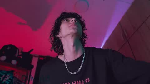     online show from September 26, 2025, 4:05 am