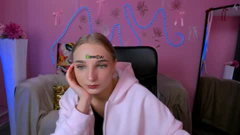 Ollivia online show from May 2, 2026, 9:14 am
