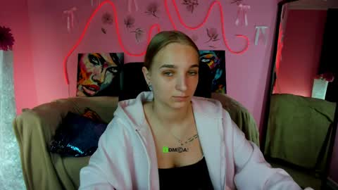 Ollivia online show from May 5, 2026, 5:48 am