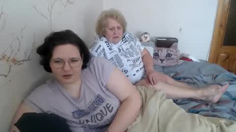 OlyaAndNetty online show from February 17, 2025, 9:46 am