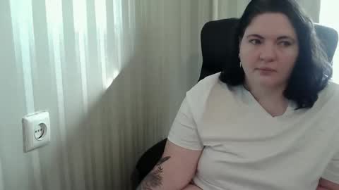 OlyaAndNetty online show from October 30, 2025, 7:54 am