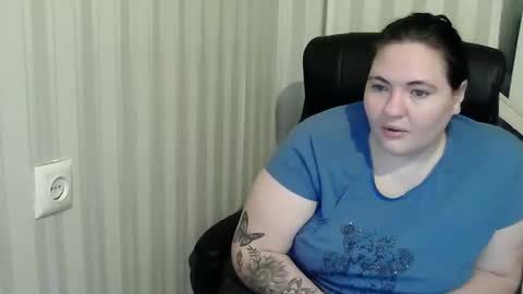 OlyaAndNetty online show from November 7, 2025, 5:35 pm