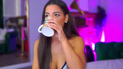 Olivia hereee Nice to meet you  online show from October 17, 2025, 8:39 am