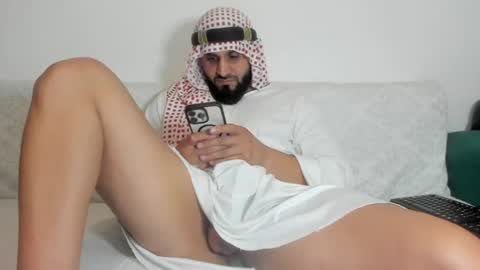 Snapshot of omar_xoxo chatting on July 17, 2026, 8:35 pm Omar online show from July 17, 2026, 8:35 pm