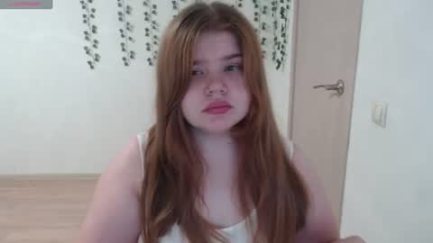 Snapshot of omellyoo chatting on July 19, 2026, 7:28 pm MellY online show from July 19, 2026, 7:28 pm