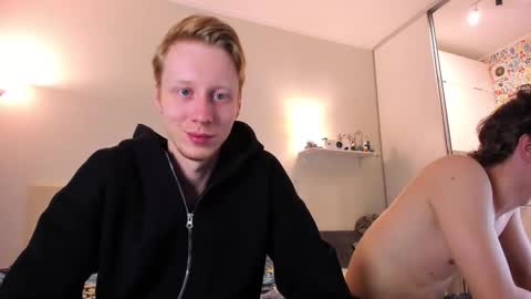 Snapshot of omg_pie chatting on October 26, 2025, 5:02 am Mars online show from October 26, 2025, 5:02 am