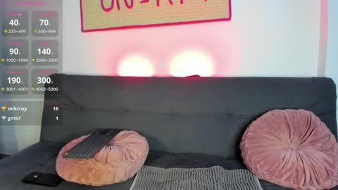 Violette online show from April 3, 2026, 3:10 pm