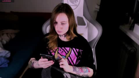 on_yxxx online show from December 8, 2024, 4:50 pm