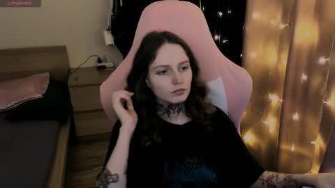 on_yxxx online show from October 30, 2025, 9:15 pm