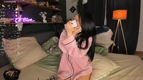 Snapshot of one_1ove chatting on February 10, 2025, 11:57 am Ana online show from February 10, 2025, 11:57 am