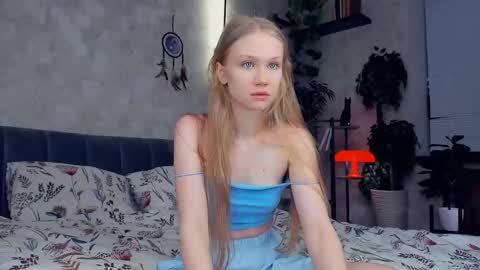 Snapshot of one_1ove chatting on March 2, 2025, 7:23 pm Ana online show from March 2, 2025, 7:23 pm