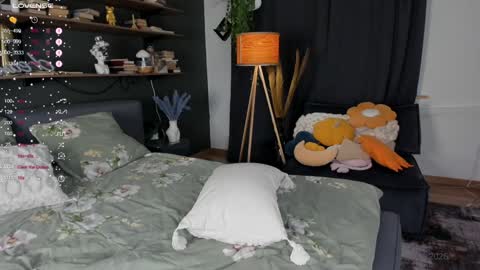 Snapshot of one_1ove chatting on March 7, 2025, 7:08 am Ana online show from March 7, 2025, 7:08 am