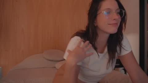 Ariel online show from December 11, 2024, 8:07 pm