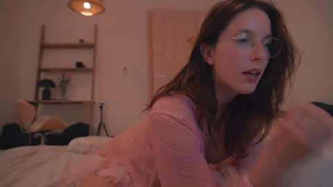 Ariel online show from February 14, 2025, 9:53 pm