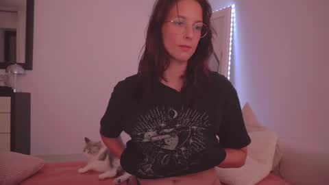 Ariel online show from April 15, 2026, 9:48 pm