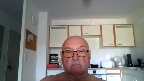 Snapshot of onemoretimebis chatting on June 25, 2026, 7:02 am Onemoretimebis online show from June 25, 2026, 7:02 am