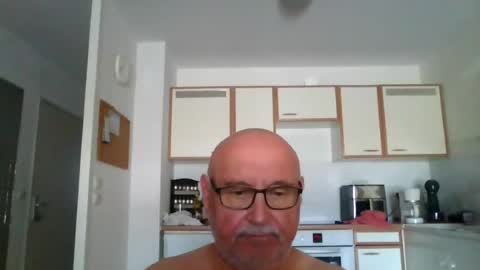 Snapshot of onemoretimebis chatting on July 28, 2026, 11:28 am Onemoretimebis online show from July 28, 2026, 11:28 am