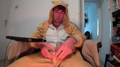onesieboyx online show from September 18, 2025, 10:17 am