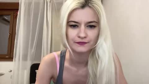 Snapshot of onika_cox chatting on May 4, 2026, 10:06 pm Onika online show from May 4, 2026, 10:06 pm