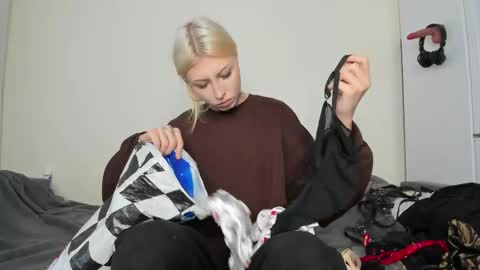 Iva online show from November 15, 2025, 10:45 am