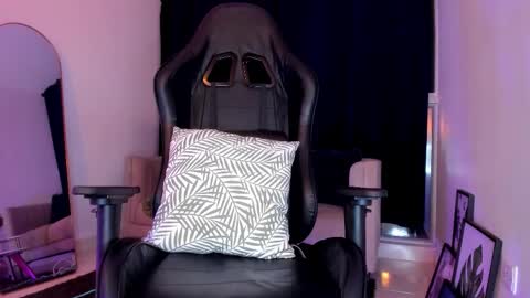 misssaray official online show from December 14, 2025, 11:42 pm