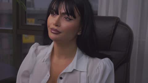Nicolle online show from December 2, 2024, 5:48 am