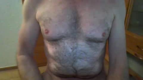 ooehot online show from April 19, 2026, 6:24 am