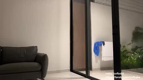 Helen online show from December 4, 2025, 12:14 pm