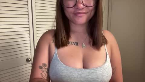 Miss Girly online show from November 9, 2025, 7:06 am