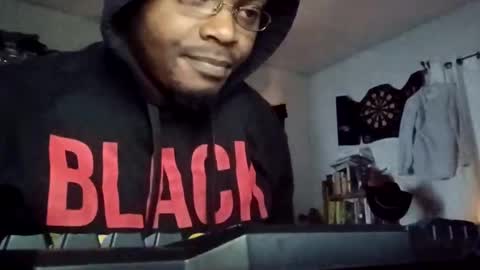 opaque772800 online show from December 1, 2025, 11:43 pm