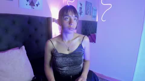 ophelune online show from September 28, 2025, 3:56 am