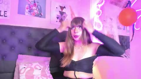 ophelune online show from October 20, 2025, 12:16 pm