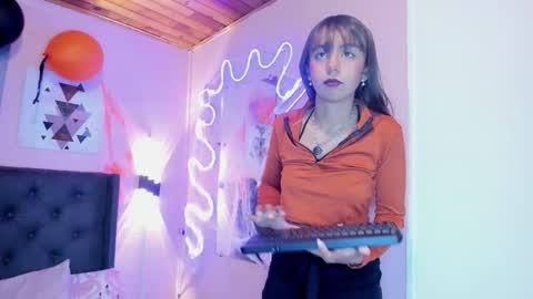 ophelune online show from October 25, 2025, 1:07 pm