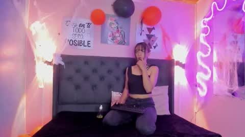 ophelune online show from October 27, 2025, 1:26 pm