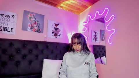 ophelune online show from November 4, 2025, 1:21 pm