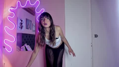 ophelune online show from November 8, 2025, 3:39 am